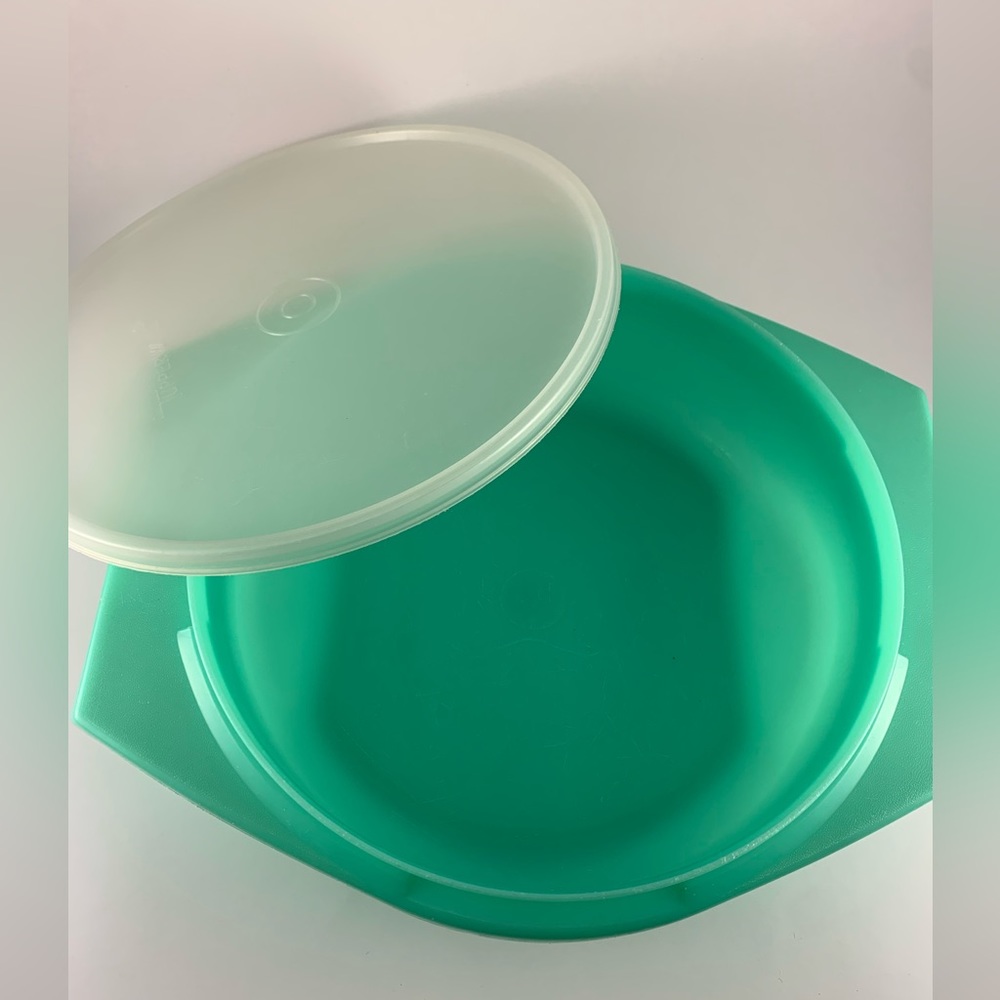 Vintage Tupperware jadeite cheese / lettuce grater container.